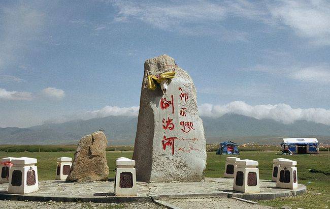 原创 中国有一条“反常理”的河,河水逆着流,令很多游客好奇前来1