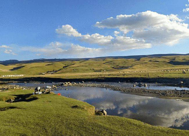 原创 中国有一条“反常理”的河,河水逆着流,令很多游客好奇前来2