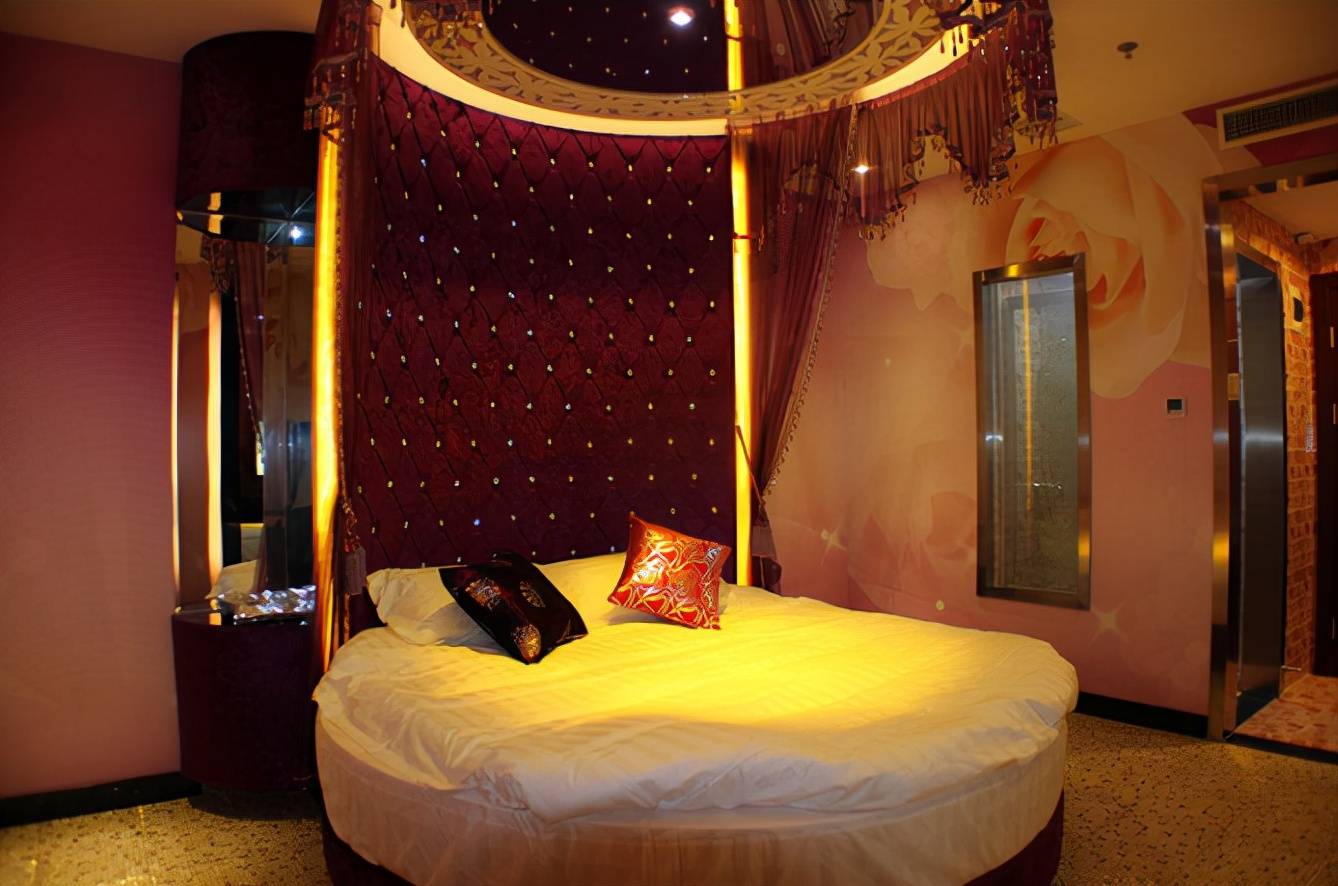 原创 酒店情侣套房为什么喜欢用圆床，有什么好处？工作人员告诉你答案3