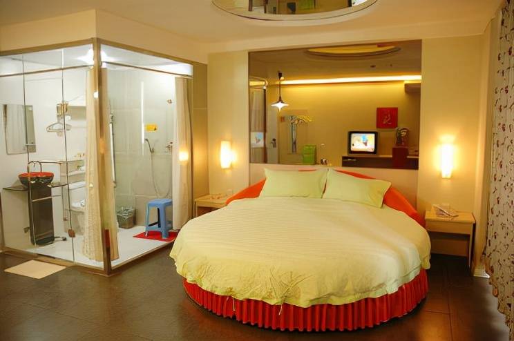 原创 酒店情侣套房为什么喜欢用圆床，有什么好处？工作人员告诉你答案4