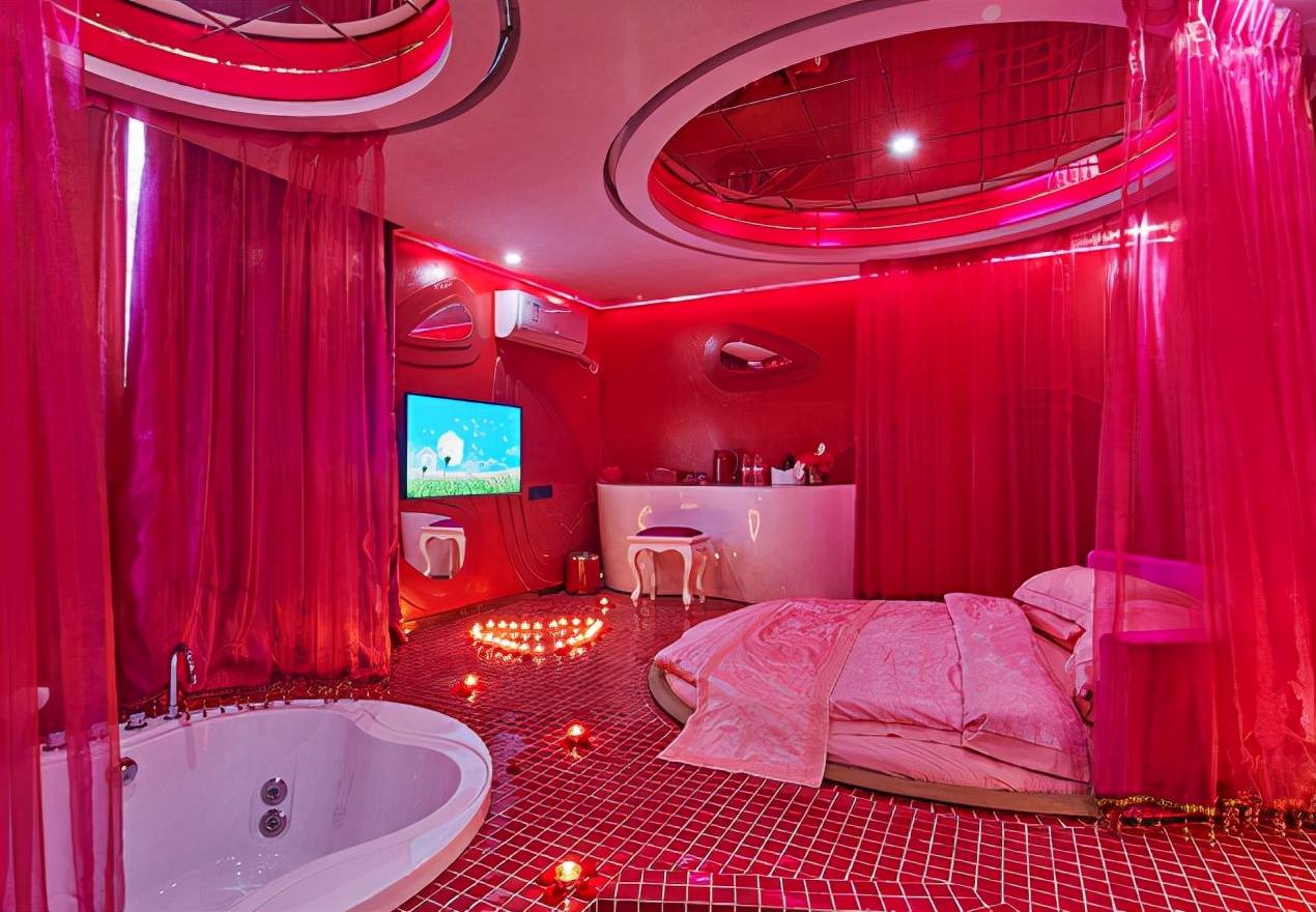 原创 酒店情侣套房为什么喜欢用圆床，有什么好处？工作人员告诉你答案7