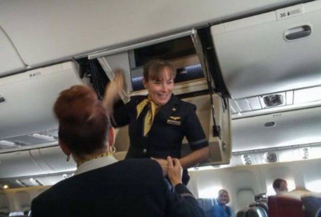 原创 飞机上隐藏的空姐“闺房”，位置隐蔽进去需要密码，你知道在哪吗3