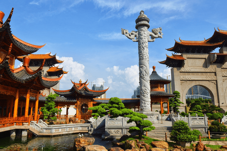 原创 广西花费20亿,打造的翻版“布达拉宫”,可网友却说它是四不像4