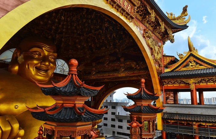 原创 广西花费20亿,打造的翻版“布达拉宫”,可网友却说它是四不像5