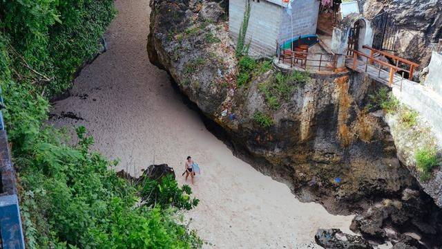 巴厘岛的美景太多,随便一初海边山洞,就是世界前502