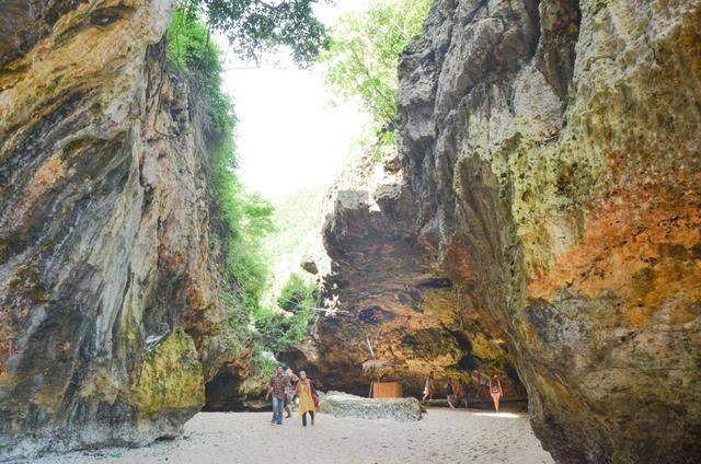 巴厘岛的美景太多,随便一初海边山洞,就是世界前5018