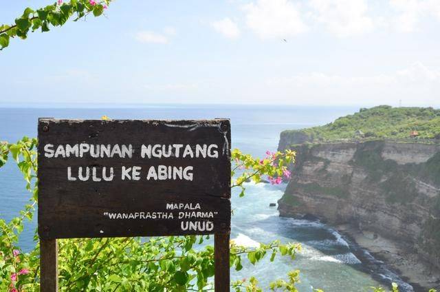 巴厘岛最美海滩，曾经有一对情侣殉情，如今成为著名景点5