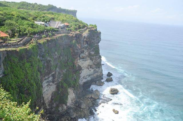巴厘岛最美海滩，曾经有一对情侣殉情，如今成为著名景点9
