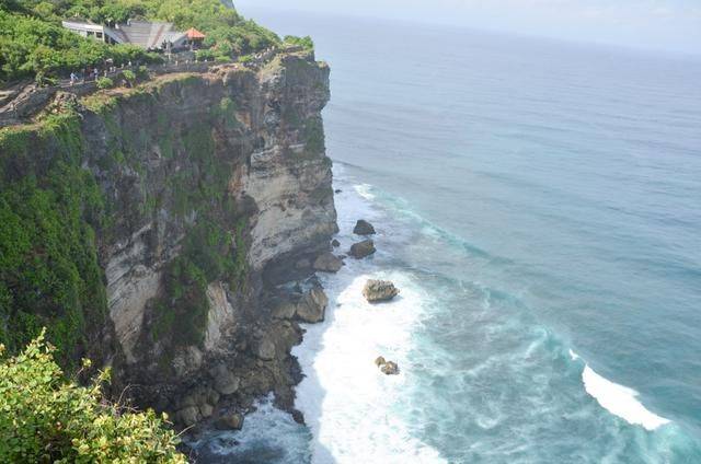 巴厘岛最美海滩，曾经有一对情侣殉情，如今成为著名景点11