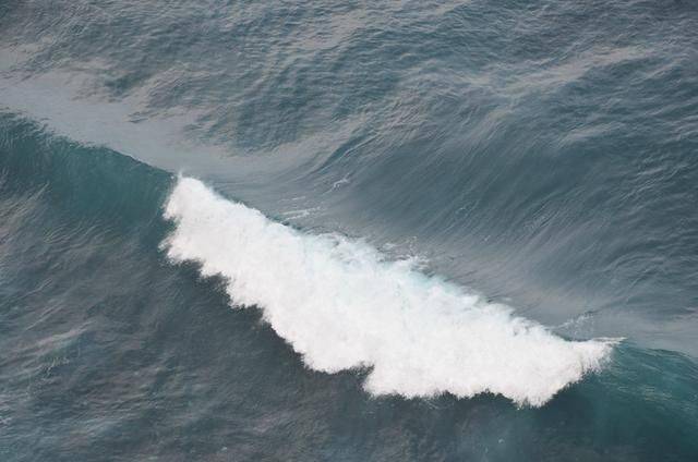 巴厘岛最美海滩，曾经有一对情侣殉情，如今成为著名景点13