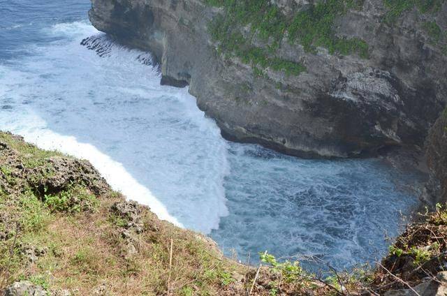 巴厘岛最美海滩，曾经有一对情侣殉情，如今成为著名景点15