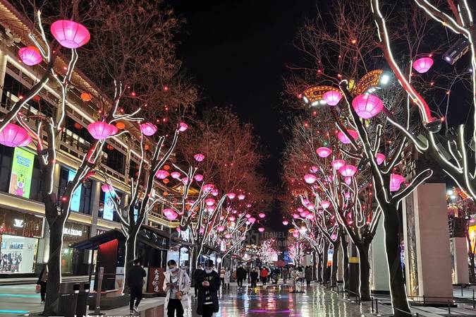 原创 曾是西安最拥挤景区,如今游人减半,店铺歇业,华美灯光依旧3