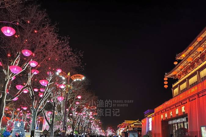 原创 曾是西安最拥挤景区,如今游人减半,店铺歇业,华美灯光依旧9