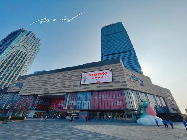 原创 广州市“白云新城”的地标商场,就在地铁口,人气还一直都很旺2