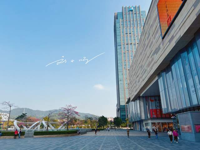 原创 广州市“白云新城”的地标商场,就在地铁口,人气还一直都很旺4