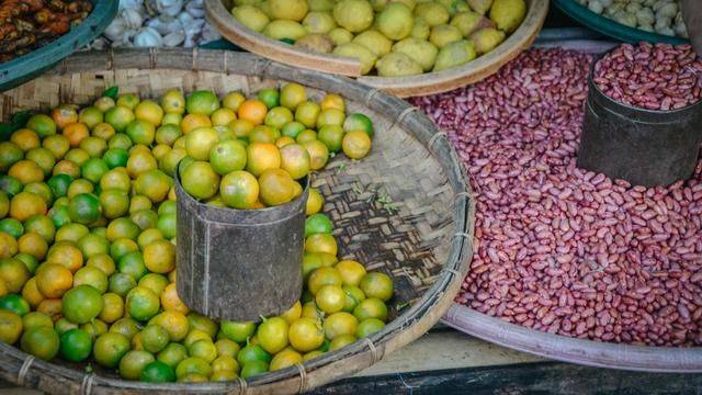 印尼都推荐旅游的菜市场，蟒蛇蝙蝠一样不少，你想来挑战一下吗8
