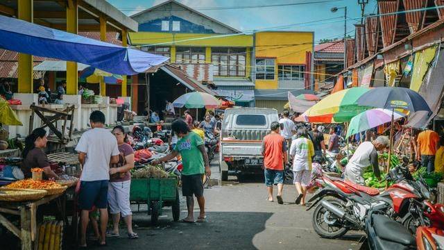 印尼都推荐旅游的菜市场，蟒蛇蝙蝠一样不少，你想来挑战一下吗10