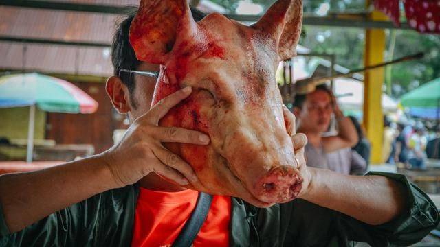 印尼都推荐旅游的菜市场，蟒蛇蝙蝠一样不少，你想来挑战一下吗21