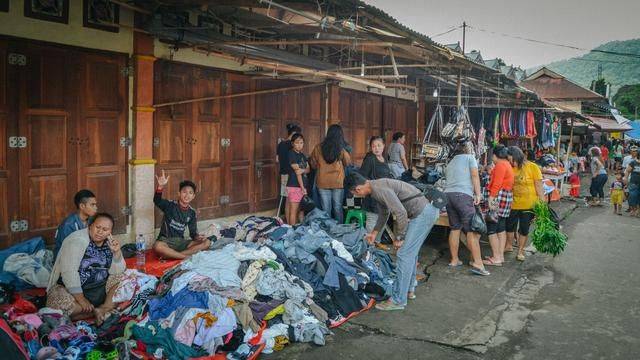 印尼都推荐旅游的菜市场，蟒蛇蝙蝠一样不少，你想来挑战一下吗26