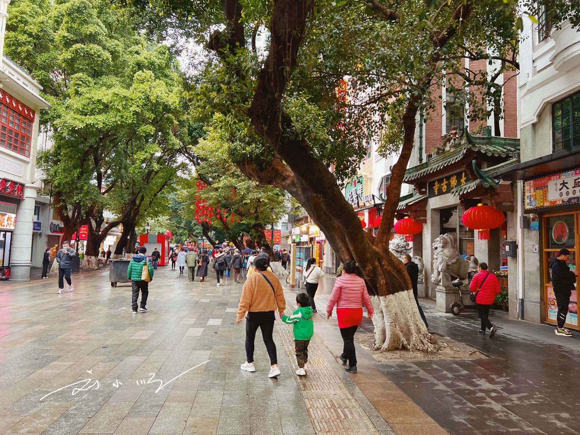原创 实拍大年初一的广州大佛寺,天气好冷又下雨,庙里却依然人山人海3