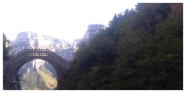 原创 中国最“隐秘”的村庄,拥有最震撼的美景,出门需爬2000级台阶3