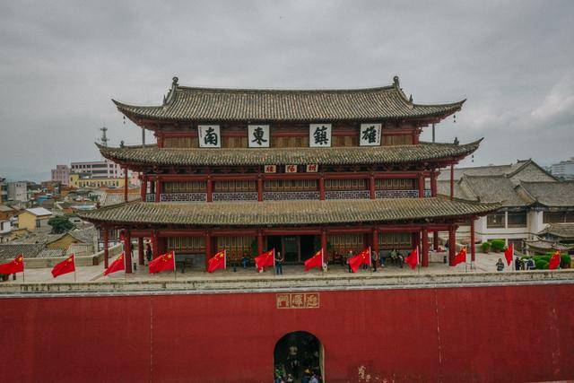 这个云南低调的小城，今年绝对不许错过了，据说是30年前的丽江1