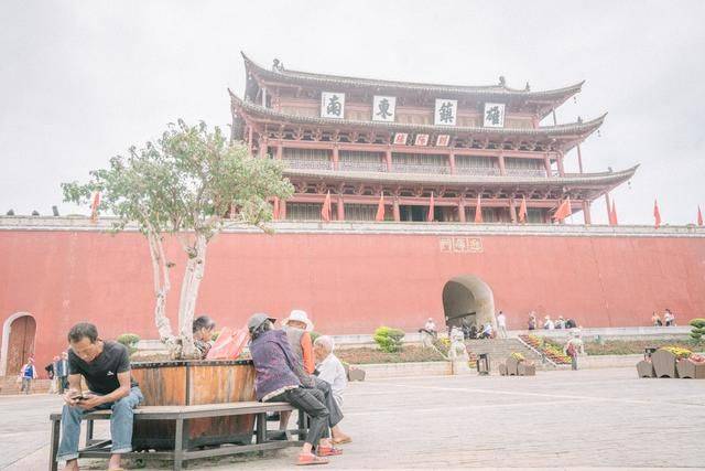 这个云南低调的小城，今年绝对不许错过了，据说是30年前的丽江8