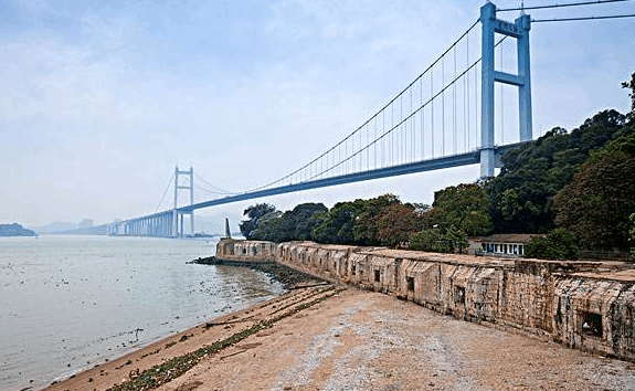 原创 中国最忙大桥,长888米车流量高达12万辆,被誉为“世界第一跨”2