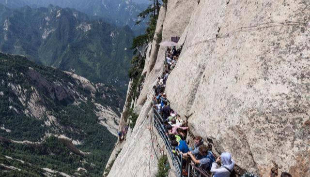 原创 中国“最危险”华山栈道，到底是何人修建，古人又是如何修的呢？2