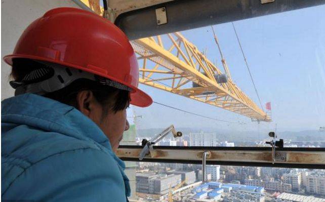 原创 为什么塔吊师傅可以一整天不下来，不吃饭不上厕所？看完后懂了1