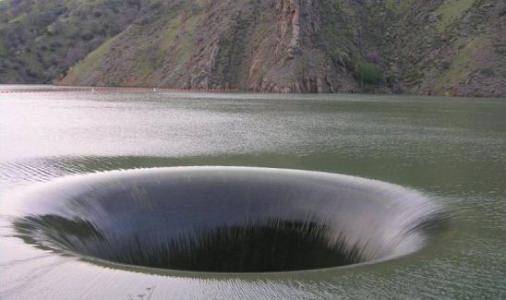 原创 锁龙井中真的有龙吗？一拉铁链就冒黑水，是传说还是确有其事4