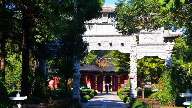 道教第一仙山——龙虎山伫立,静等攀登5