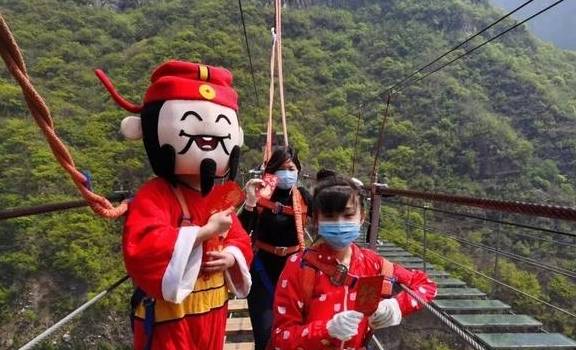 原创 就地过年,河南补贴来了!爬山小白爱的神山对非焦作籍人员免门票2