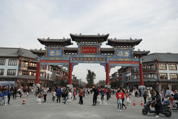 原创 驻马店投资80亿建造的古镇“火了”,风景优美,不输清明上河园2