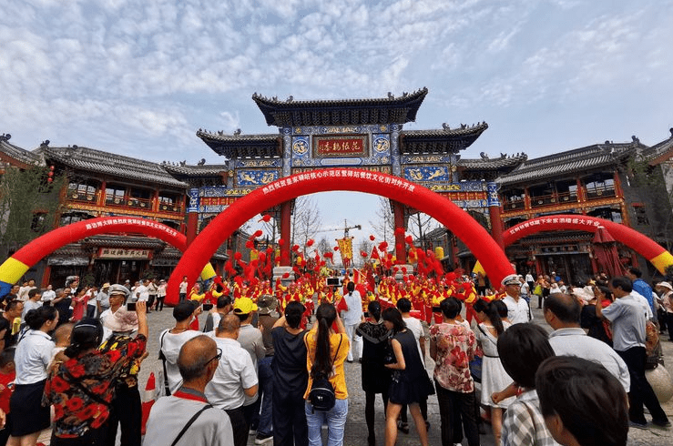 原创 驻马店投资80亿建造的古镇“火了”,风景优美,不输清明上河园3