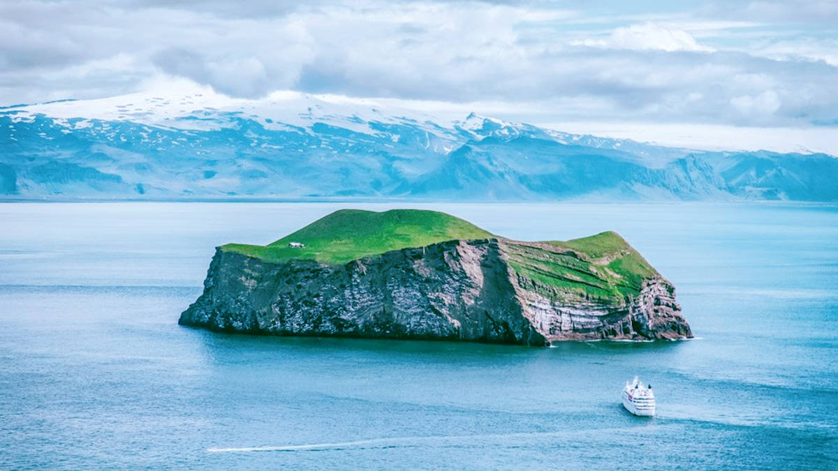 原创 45万平方米的小岛，四周都是海水和峭壁，上面却矗立着一栋房屋？1