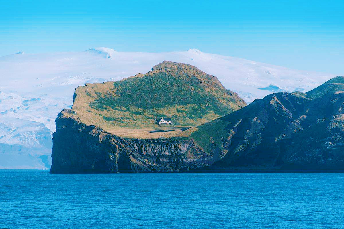 原创 45万平方米的小岛，四周都是海水和峭壁，上面却矗立着一栋房屋？2