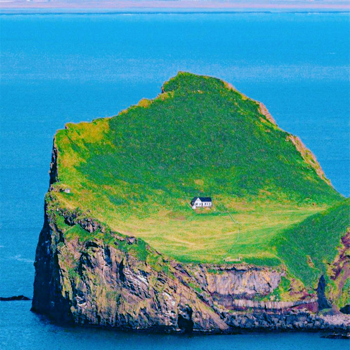 原创 45万平方米的小岛，四周都是海水和峭壁，上面却矗立着一栋房屋？8