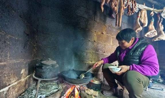 原创 原始森林探蜜之旅:好蜜来得太不容易,敬佩坚持三十七年的取蜜人7