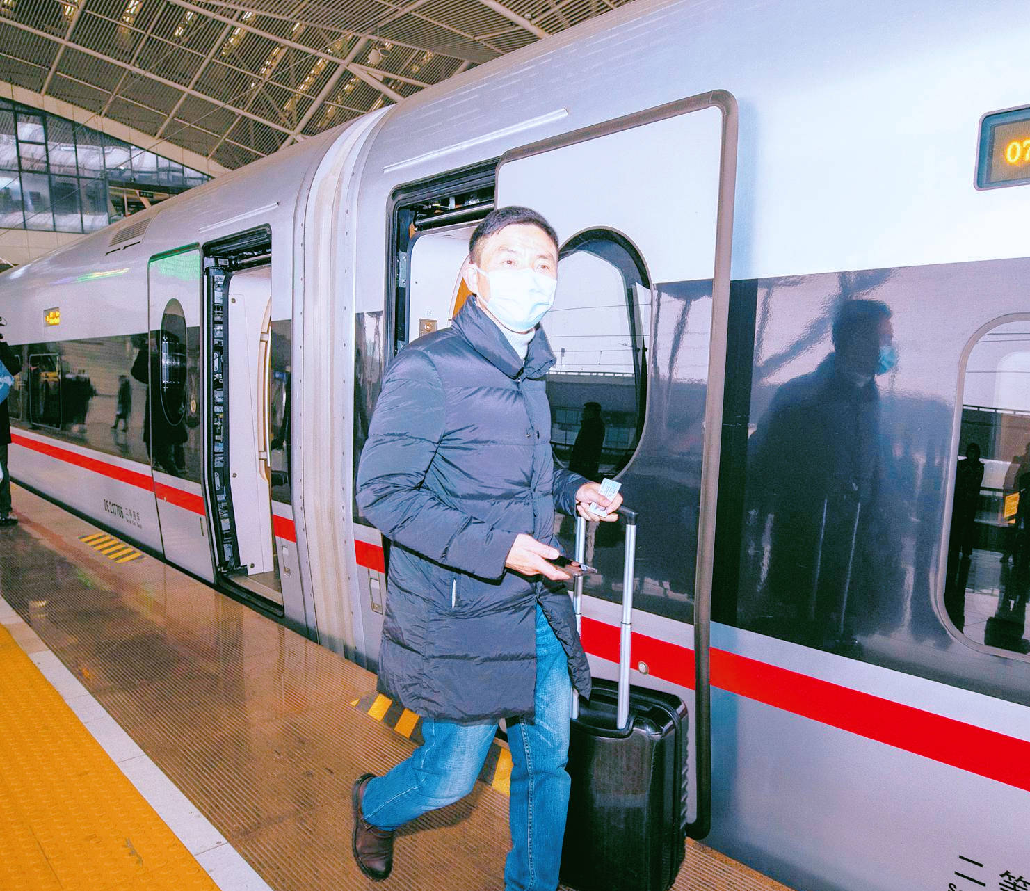 原创 国内“难熬”的动车,全程7小时没信号,背后却是工人们的不容易2