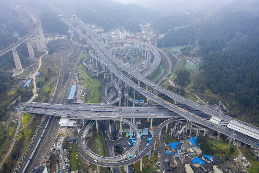 原创 贵州有座“奇葩”立交桥，5层8出口像过山车，老司机上来被绕晕2