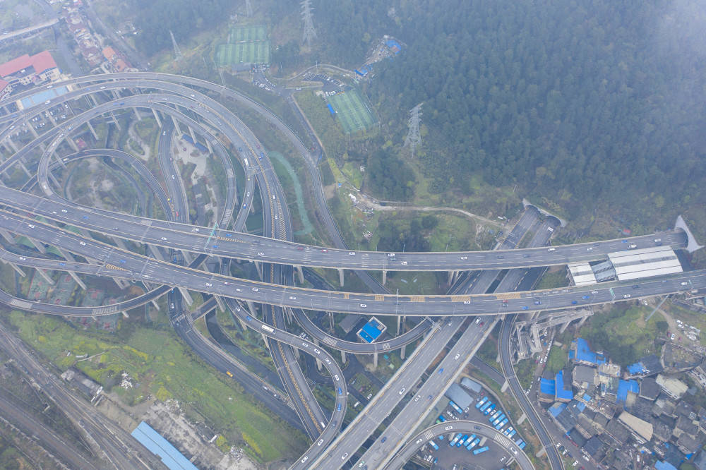 原创 贵州有座“奇葩”立交桥，5层8出口像过山车，老司机上来被绕晕3