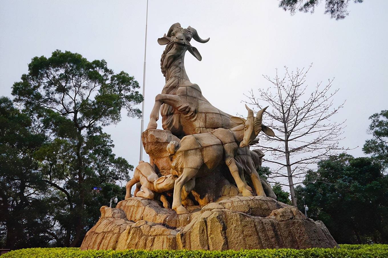 原创 广州越秀公园,园中人文古迹众多,这里有“羊城”的标志建筑12