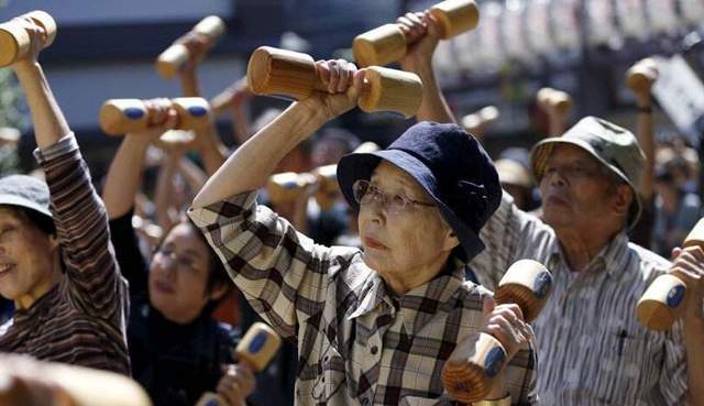 中、法、日老人生活状态大不同，哪种是你想要的？1