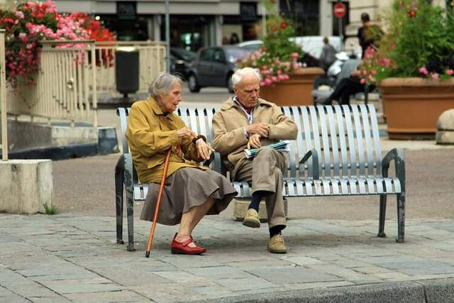 中、法、日老人生活状态大不同，哪种是你想要的？2