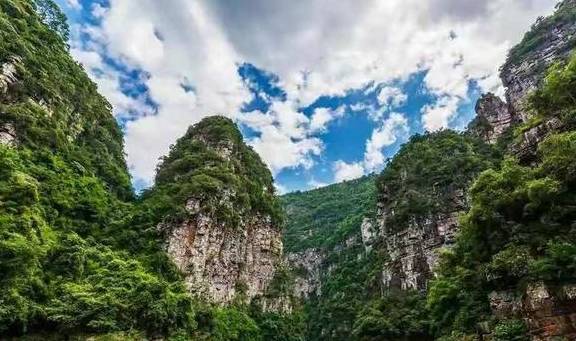 原创 广西圣堂湖,一块隐于山水之间的天然翡翠,藏着冬日里的温柔2