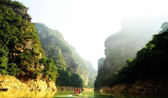 原创 广西圣堂湖,一块隐于山水之间的天然翡翠,藏着冬日里的温柔4