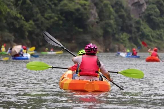 原创 广西圣堂湖,一块隐于山水之间的天然翡翠,藏着冬日里的温柔6