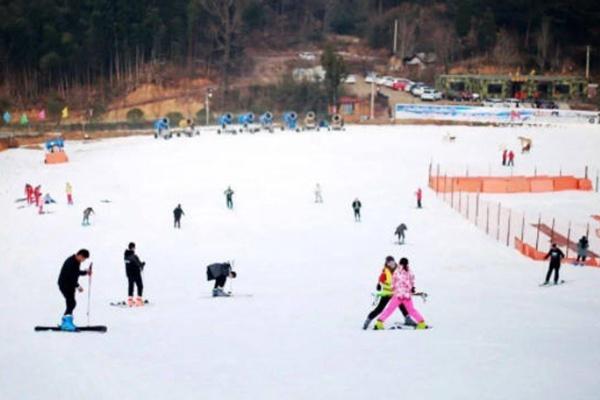六安滑雪场门票多少钱在哪里3