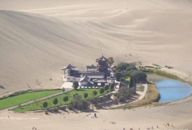 原创 沙漠中的沙子这么多，为什么不拿来建房呢？网友：不是很现实！2